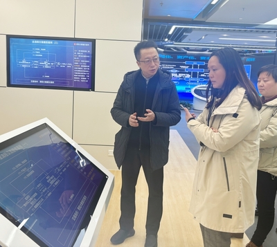 廣西日報(bào)赴貴陽貴安調(diào)研 大數(shù)據(jù)產(chǎn)業(yè)經(jīng)驗(yàn)與網(wǎng)絡(luò)工程發(fā)展啟示